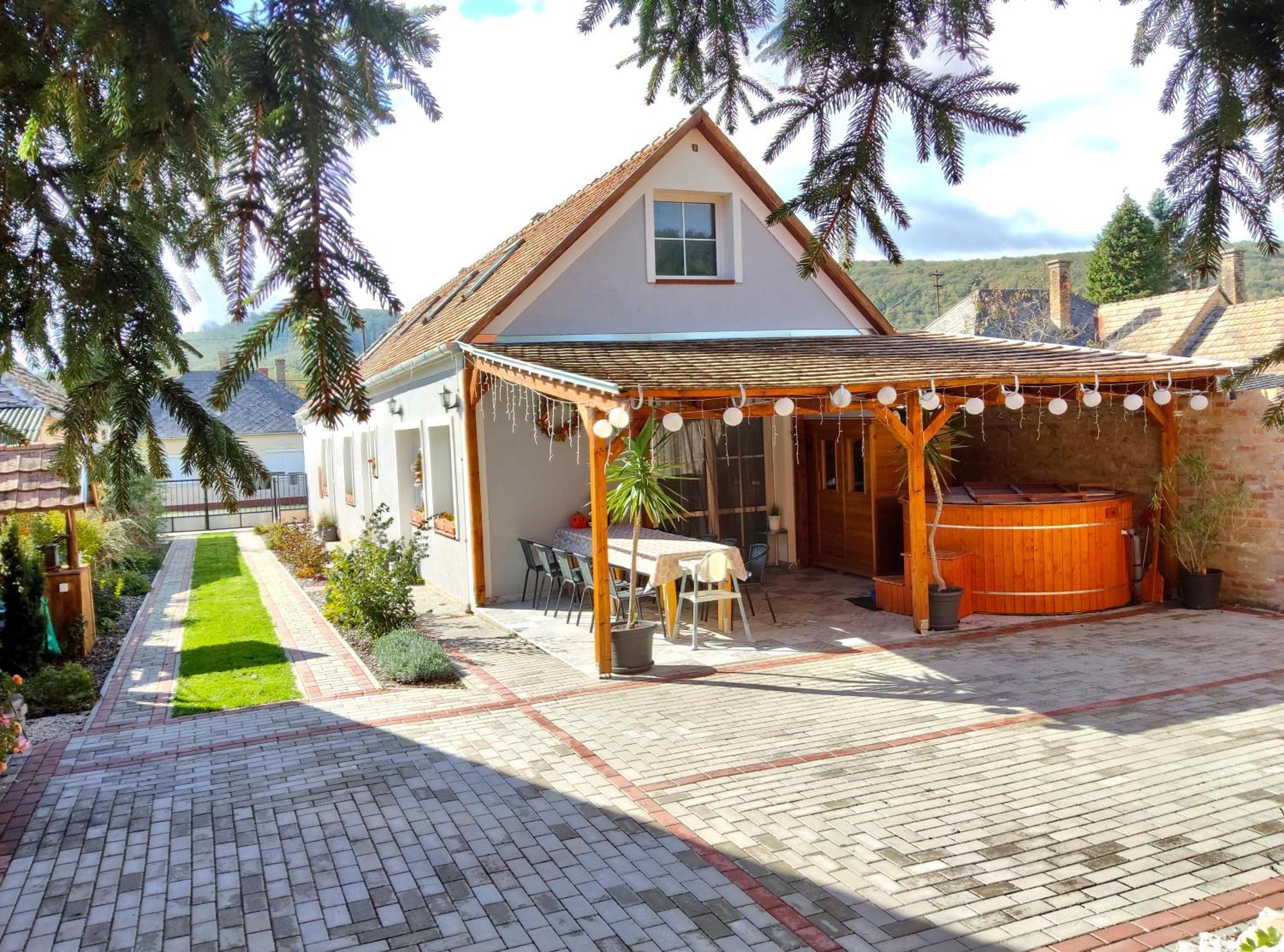 Borostyankut Wellness Home Bakonybel Ngoại thất bức ảnh